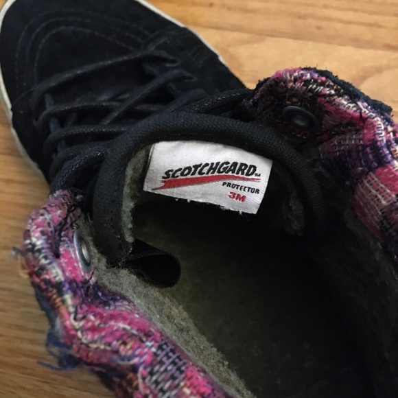 𝗕𝗹𝗮𝗰𝗸 𝗛𝗶𝗴𝗵 𝗧𝗼𝗽 𝗩𝗮𝗻𝘀 - Picture 3 of 11